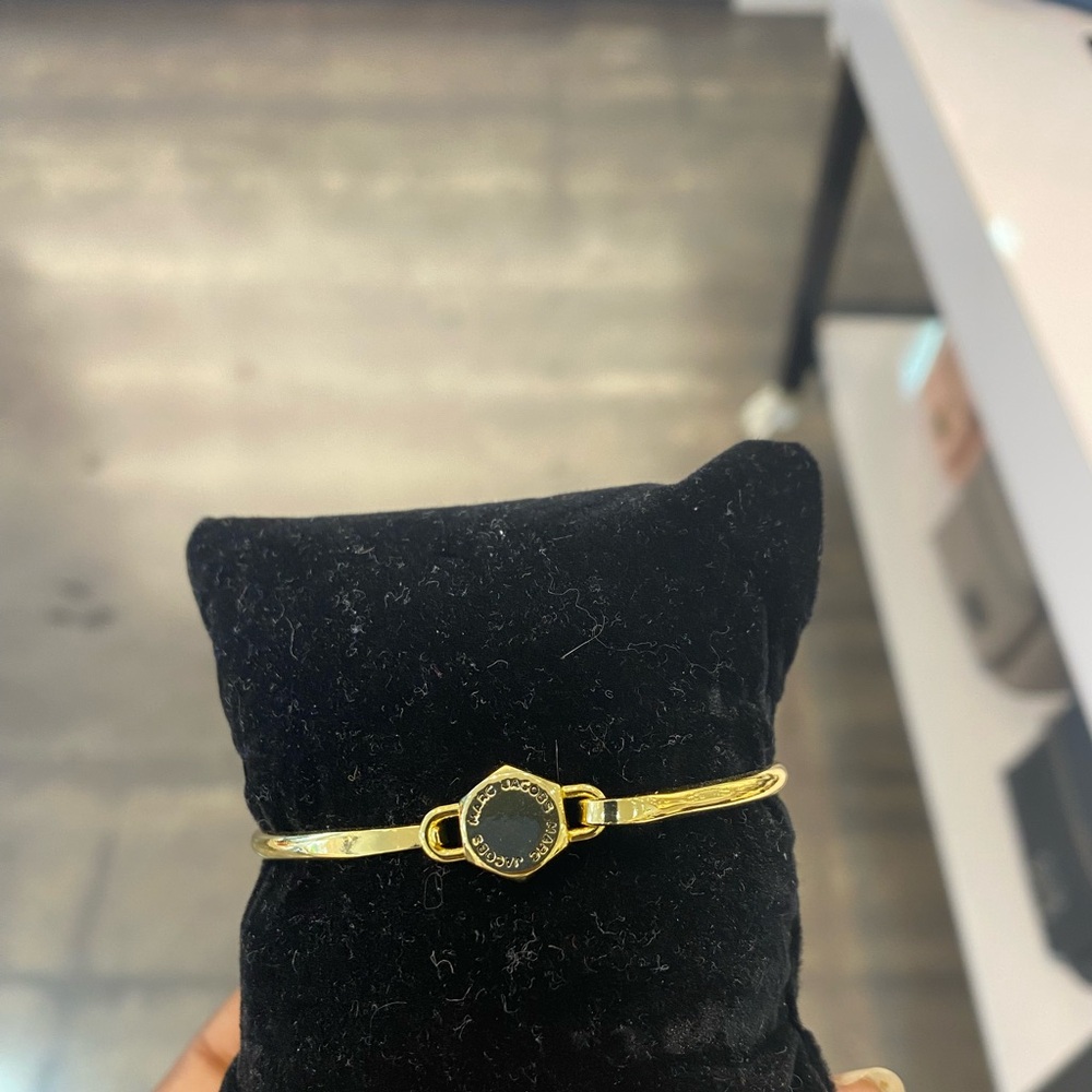 NWT Elegant Gold Bracelet